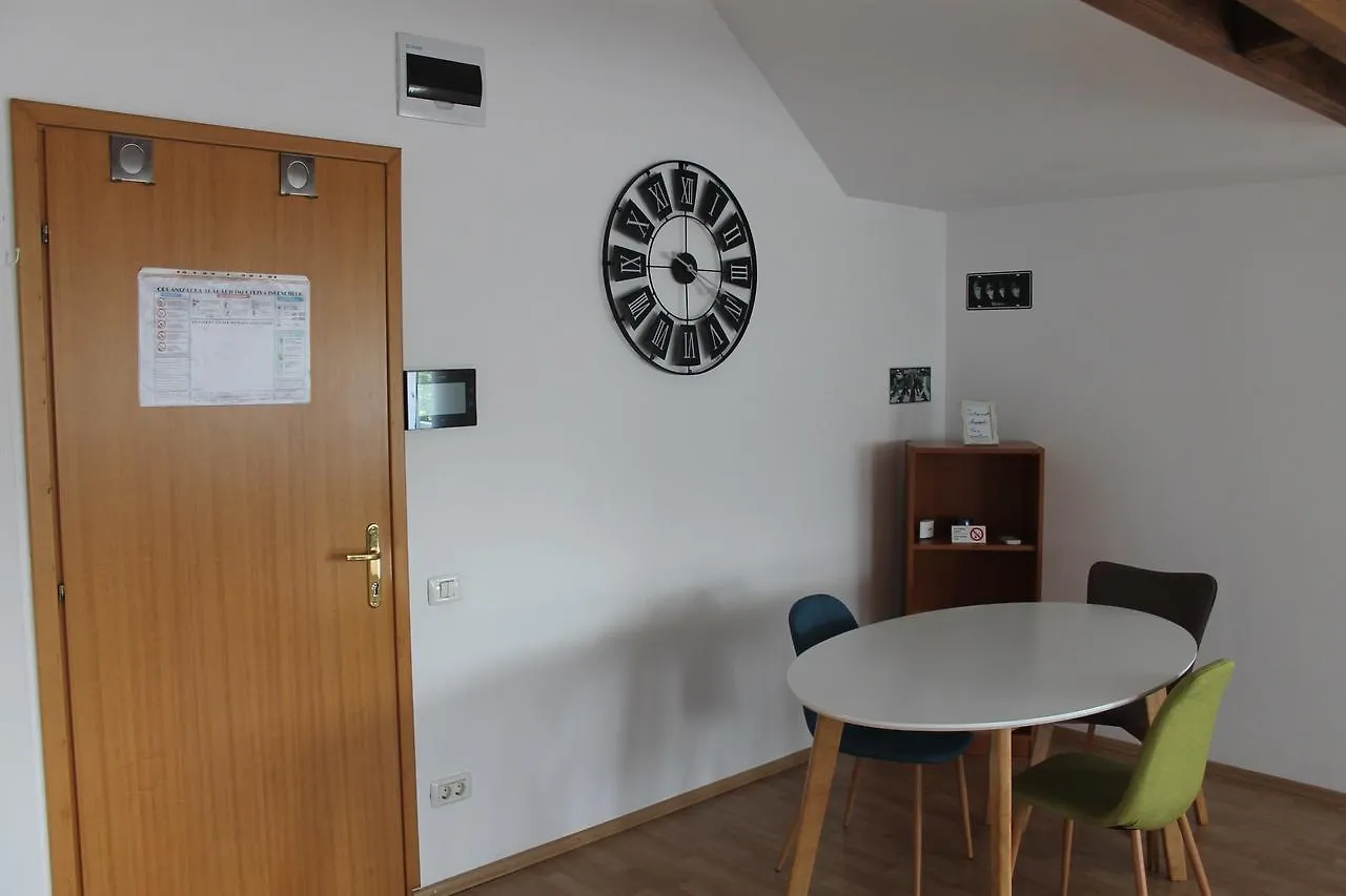 בוקרשט News Apartment 0*,